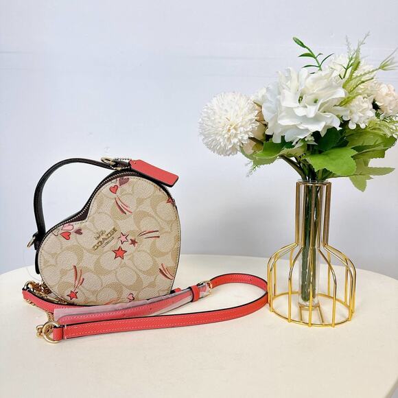 Coach CK523 Heart Crossbody In Signature Canvas With Heart IN Light Khaki Multi - Picture 2 of 8